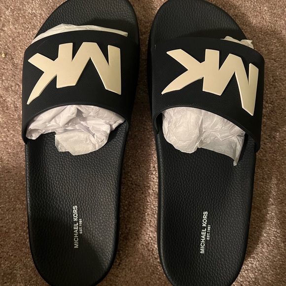 Michale Kors navy slides - Picture 2 of 4